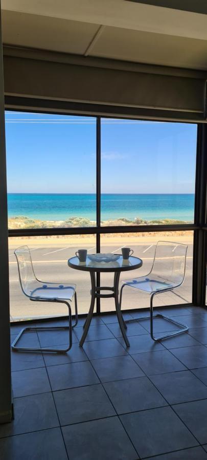West Beach 아쿠슬라 어코모데이션 아파트 외부 사진