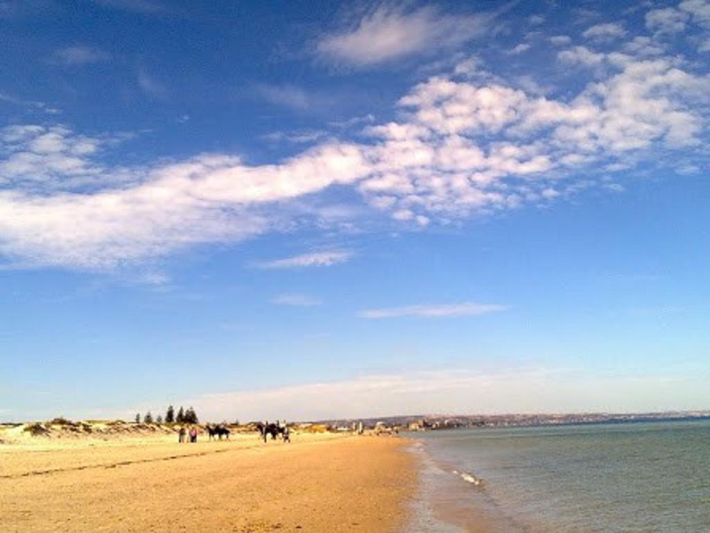 West Beach 아쿠슬라 어코모데이션 아파트 외부 사진