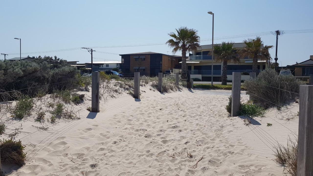 West Beach 아쿠슬라 어코모데이션 아파트 외부 사진